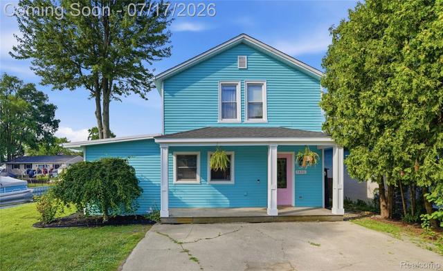 1430 Rossdale Dr, Waterford, MI 48328