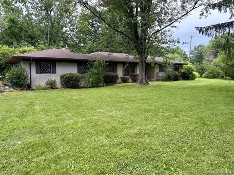4252 Sheldon Rd, Oakland, MI 48306