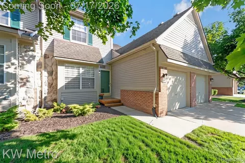 41874 Cantebury Dr, Novi, MI 48377
