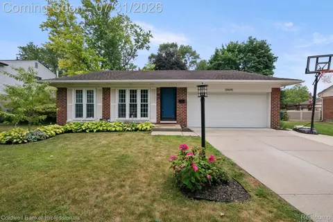 39695 Suzan Ct, Plymouth, MI 48170