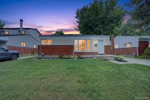 903 Bernie Ln, Madison Heights, MI 48071