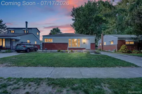 903 Bernie Ln, Madison Heights, MI 48071