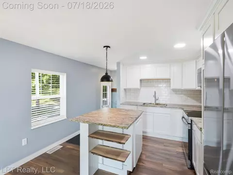 Kitchen - 4539 Parker Dr, Howell, MI 48843 photo 2 of 4