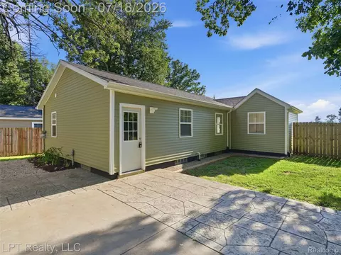 Exterior - 4539 Parker Dr, Howell, MI 48843 photo 6 of 13