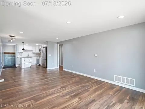 Living - 4539 Parker Dr, Howell, MI 48843 photo 4 of 6