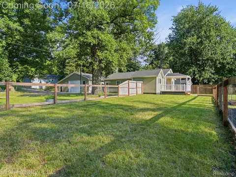 Exterior - 4539 Parker Dr, Howell, MI 48843 photo 11 of 13