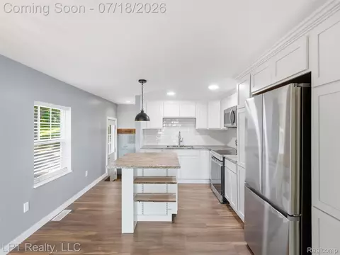 Kitchen - 4539 Parker Dr, Howell, MI 48843 photo 4 of 4
