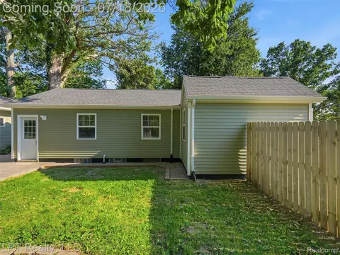 Exterior - 4539 Parker Dr, Howell, MI 48843 photo 7 of 13
