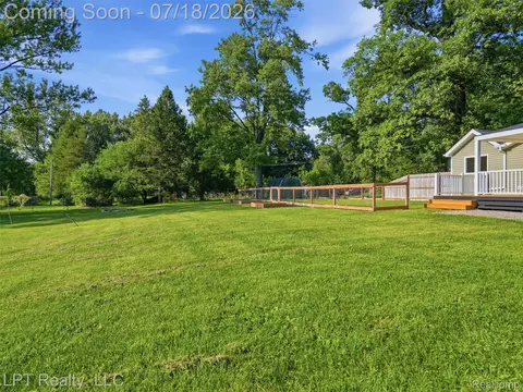 Exterior - 4539 Parker Dr, Howell, MI 48843 photo 12 of 13