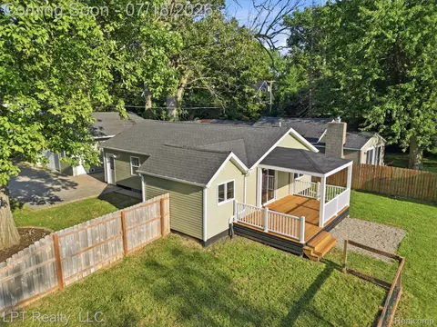 Exterior - 4539 Parker Dr, Howell, MI 48843 photo 5 of 13