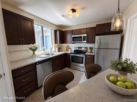22161 Indian Creek Dr, Farmington Hills, MI 48335