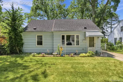 10401 Albany St, Oak Park, MI 48237