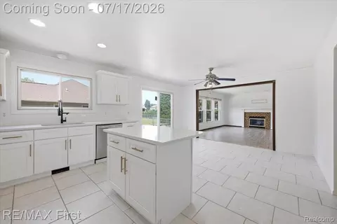 50443 Middle River Dr, Macomb, MI 48044 photo 4