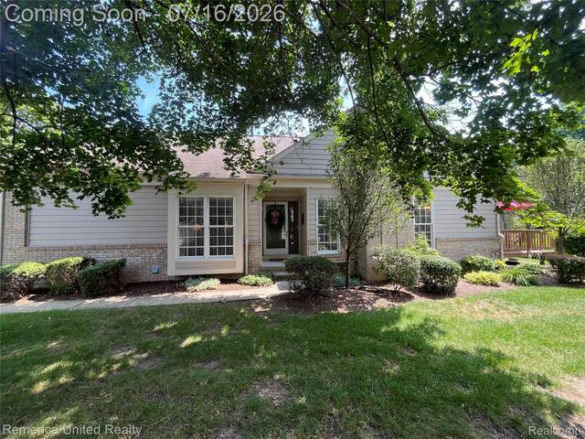 39677 Muirfield Ln, Northville, MI 48168