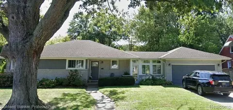 21724 Statler St, Saint Clair Shores, MI 48081
