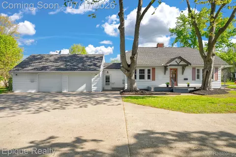 3363 Meinrad Dr, Waterford, MI 48329