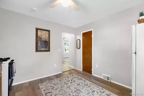 Entry Way - 6310 Duncan St, Taylor, MI 48180 photo 2 of 3