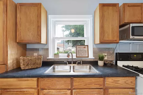 Kitchen - 6310 Duncan St, Taylor, MI 48180 photo 3 of 4