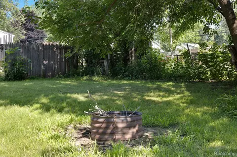 Exterior - 6310 Duncan St, Taylor, MI 48180 photo 3 of 4