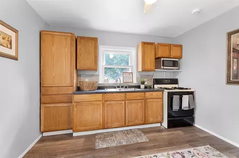 Kitchen - 6310 Duncan St, Taylor, MI 48180 photo 2 of 4