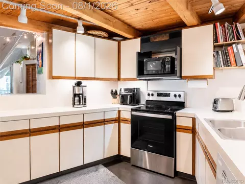 Kitchen - 28966 Sibley Rd, Romulus, MI 48174 photo 3 of 4