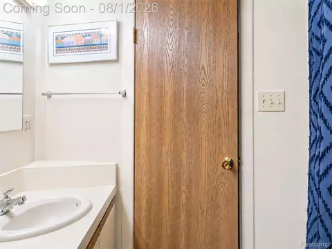 Bath - 28966 Sibley Rd, Romulus, MI 48174 photo 2 of 5