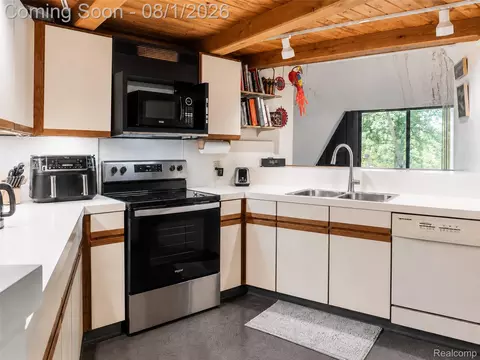 Kitchen - 28966 Sibley Rd, Romulus, MI 48174 photo 1 of 4