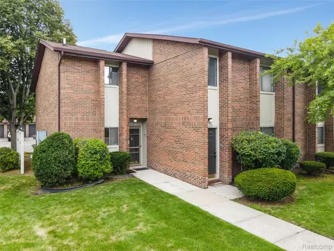 33587 Pondview Cir #114, Livonia, MI 48152