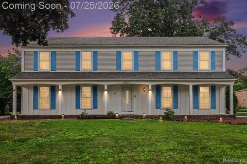 35810 Fredericksburg Rd, Farmington Hills, MI 48331
