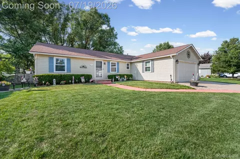 21699 Brookside North Dr, Macomb, MI 48044 photo 2