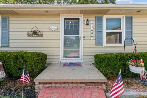 21699 Brookside North Dr, Macomb, MI 48044 photo 5