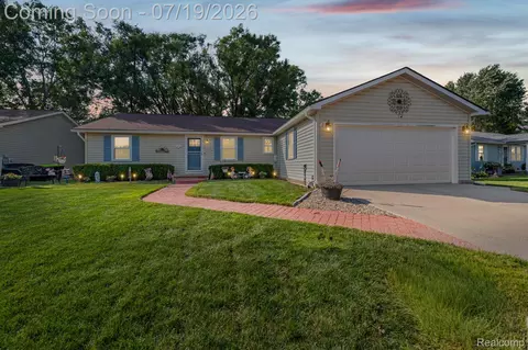 21699 Brookside North Dr, Macomb, MI 48044 photo 4