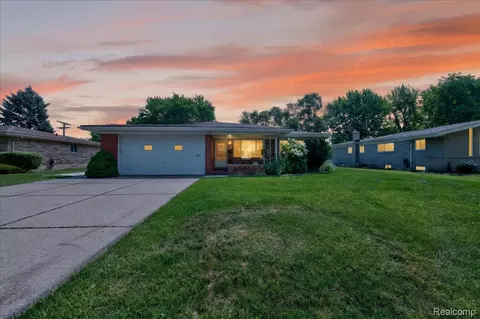 34452 Esper Dr, Sterling Heights, MI 48312