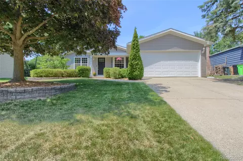 873 Hearthside St, South Lyon, MI 48178