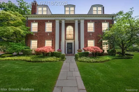 294 Lincoln Rd, Grosse Pointe, MI 48230