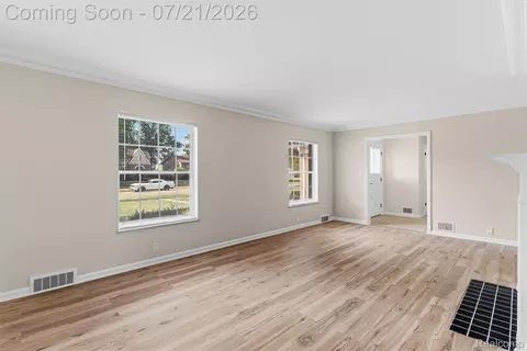 Living - 1815 E 2nd St, Flint, MI 48503 photo 4 of 5