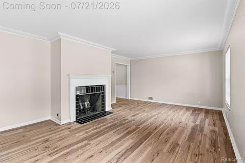 Living - 1815 E 2nd St, Flint, MI 48503 photo 3 of 5