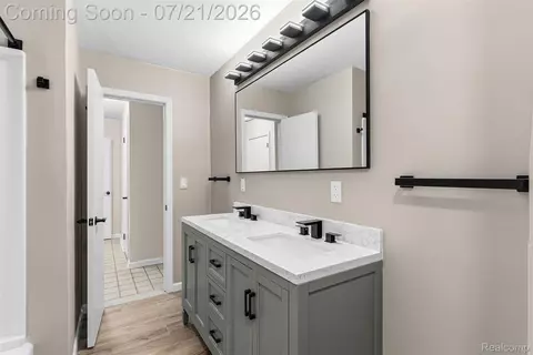 Bath - 1815 E 2nd St, Flint, MI 48503 photo 2 of 4