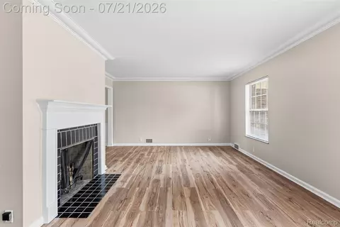 Living - 1815 E 2nd St, Flint, MI 48503 photo 1 of 5