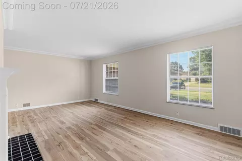 Living - 1815 E 2nd St, Flint, MI 48503 photo 2 of 5