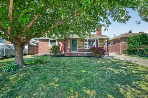 22809 Harper Lake Ave, Saint Clair Shores, MI 48080
