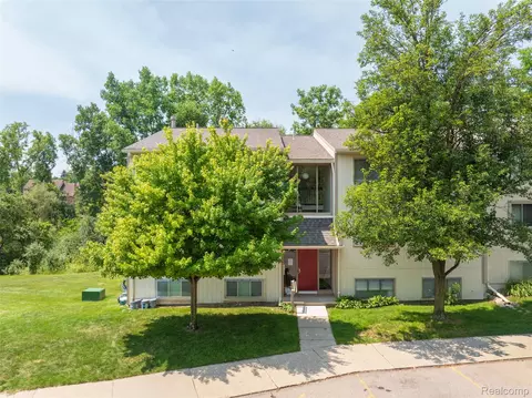 1693 Riverside Dr #3, Rochester Hills, MI 48309