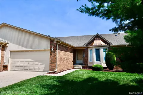 19017 Marisa Dr, Clinton Township, MI 48038