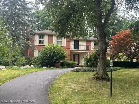 527 Overbrook Rd, Bloomfield Hills, MI 48302