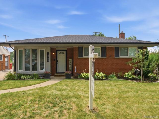 15222 Elderwood St, Roseville, MI 48066