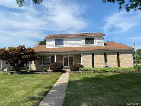 36745 Rowe Dr, Sterling Heights, MI 48312