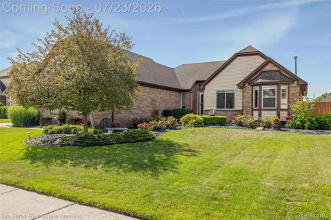 18500 Autumnwood Dr, Clinton Township, MI 48035