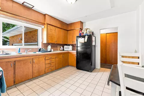 Kitchen - 9735 Dolan Rd, Columbus, MI 48063 photo 1 of 5