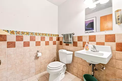 Bath - 9735 Dolan Rd, Columbus, MI 48063 photo 2 of 7