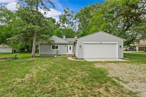 1145 Bayfield St, Orion, MI 48362